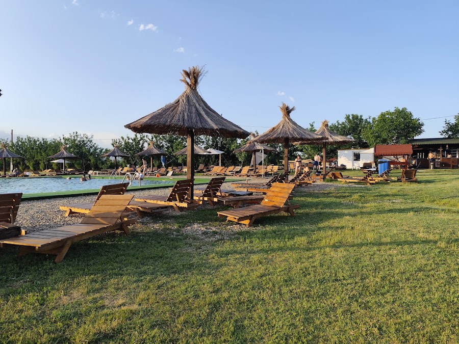 Cărpiniș Bagar piscina / Swimming pool