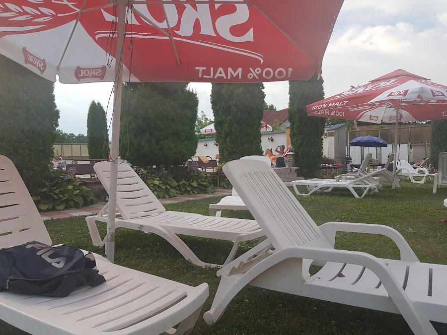 Strand Tenis peste Apa Anca