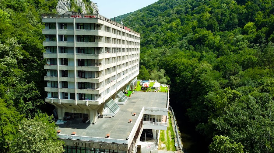 Bazine Termale, Hotel Roman